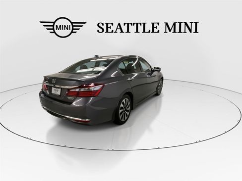 Used 2017 Honda Accord Touring image 10