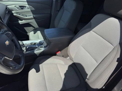 Used 2023 Chevrolet Traverse LT AWD/4WD image 6