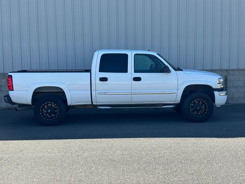Used 2006 GMC Sierra 2500 SLT w/ Onstar Plus Package image 2