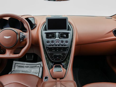 Used 2019 Aston Martin DBS Superleggera RWD image 21