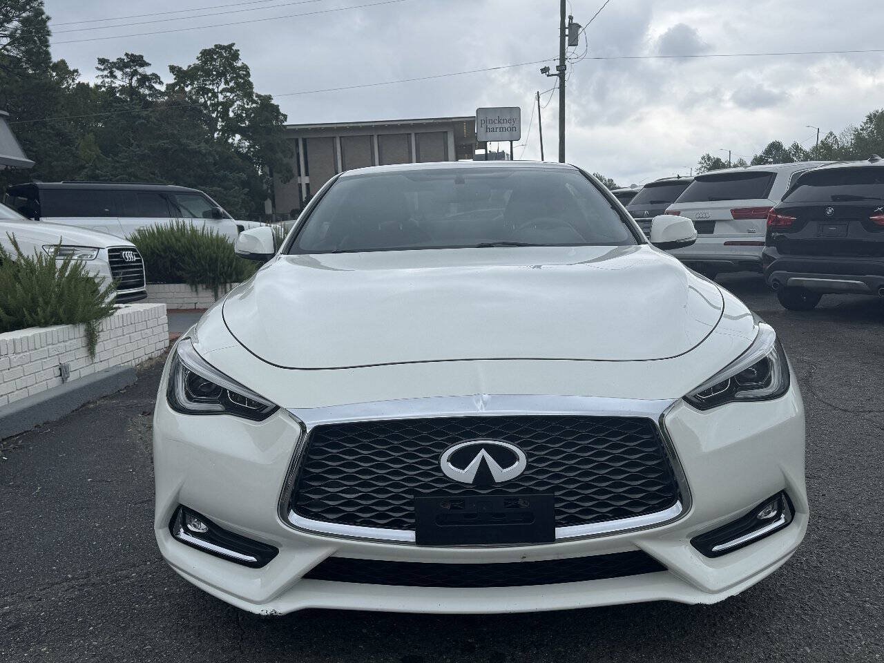 Used 2018 INFINITI Q60 3.0t Luxe RWD image 2