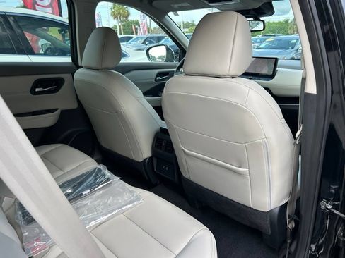 Certified 2025 Nissan Rogue SL FWD image 48