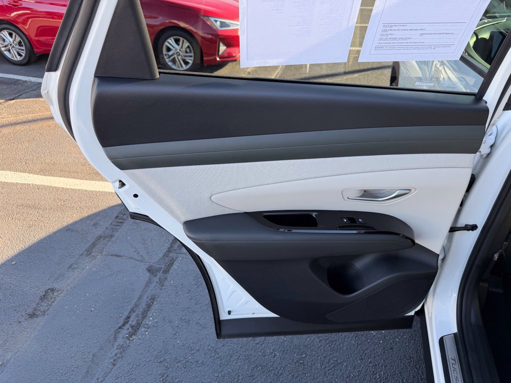 Used 2025 Hyundai Tucson Limited AWD/4WD image 15