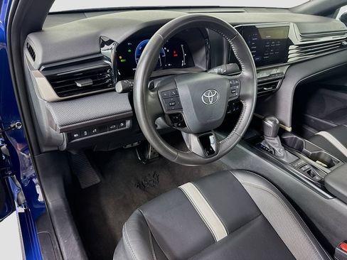 Used 2025 Toyota Camry SE FWD image 18
