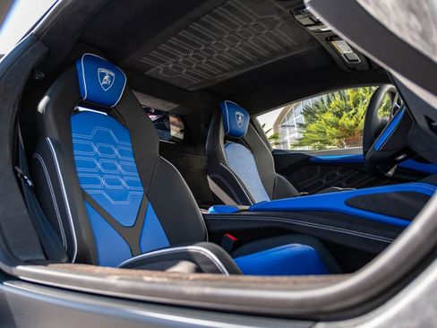 New 2026 Lamborghini Revuelto image 21