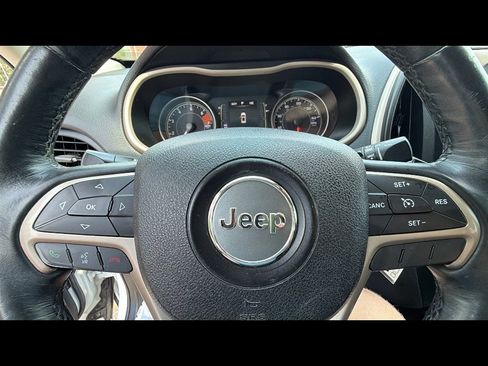 Used 2016 Jeep Cherokee Latitude w/ Cold Weather Group AWD/4WD image 12