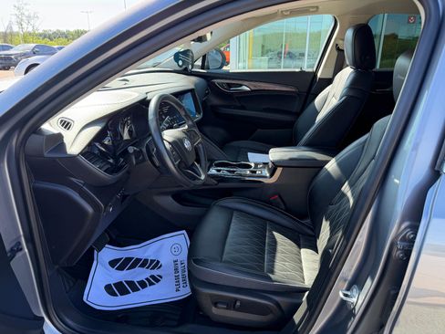 Certified 2022 Buick Envision Avenir w/ Technology Package II AWD/4WD image 17