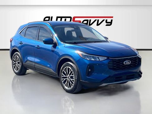 Used 2023 Ford Escape SE image 1