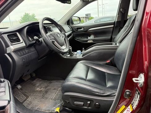 Used 2014 Toyota Highlander XLE image 3