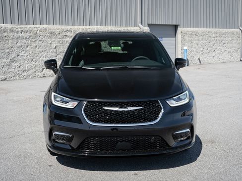 New 2026 Chrysler Pacifica Select image 2