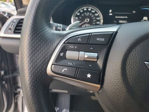 Used 2023 Genesis G70 2.0T image 23