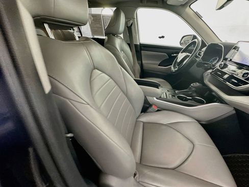 Used 2022 Toyota Highlander XLE AWD/4WD image 26