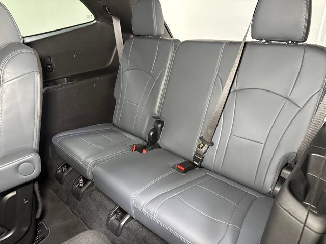Used 2024 Buick Enclave Essence FWD image 21
