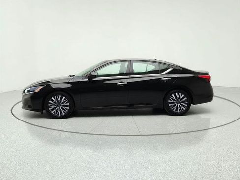 Used 2025 Nissan Altima 2.5 SV FWD image 4