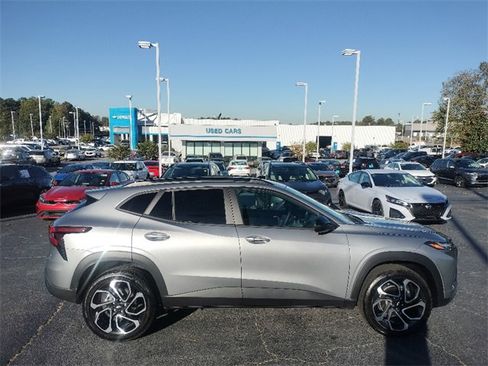 Used 2025 Chevrolet Trax RS w/ Driver Confidence Package image 8