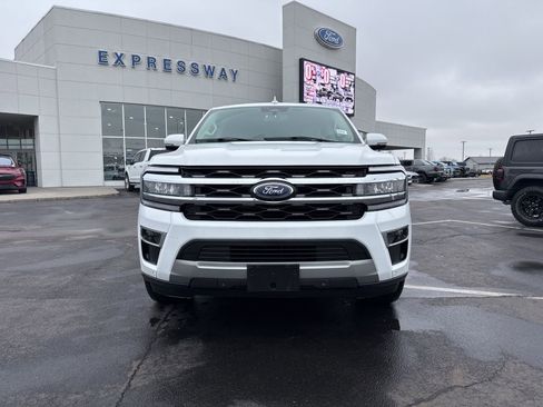 Used 2024 Ford Expedition Limited image 2