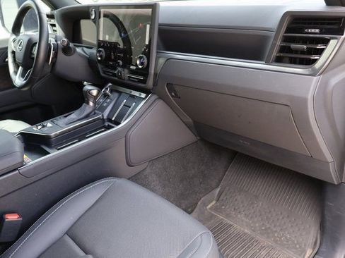 Used 2024 Lexus GX 550 w/ Accessory Package (2T) AWD/4WD image 12