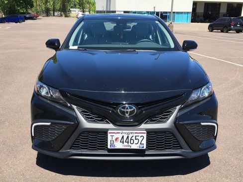 Used 2024 Toyota Camry SE AWD/4WD image 9