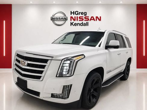 Used 2019 Cadillac Escalade Luxury AWD/4WD image 3