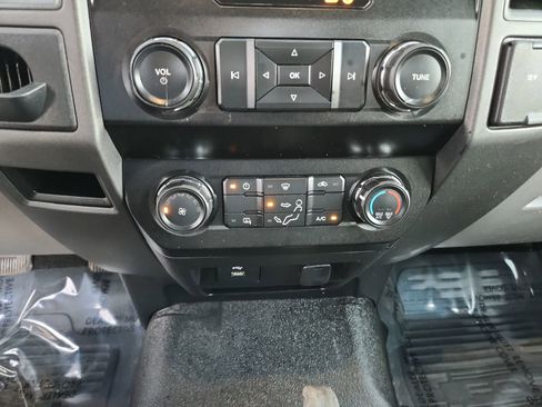 Used 2019 Ford F550 2D Standard Cab XL DRW image 16