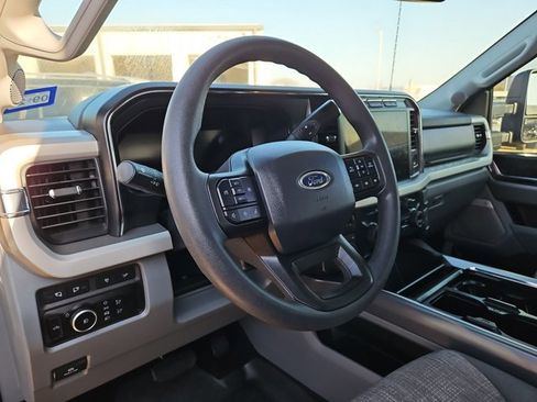 Used 2024 Ford F250 XLT w/ Black Appearance Package image 7