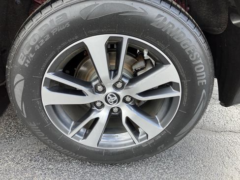 Used 2016 Toyota RAV4 XLE AWD/4WD image 29