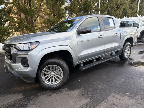 Used 2024 Chevrolet Colorado LT w/ LT Convenience Package II image 5