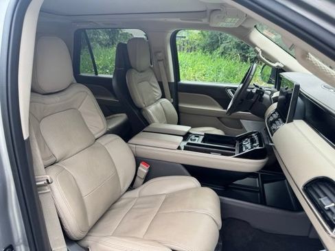 Used 2023 Lincoln Navigator Reserve AWD/4WD image 22