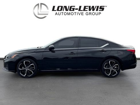 Used 2024 Nissan Altima 2.5 SR w/ SR Premium Package image 2