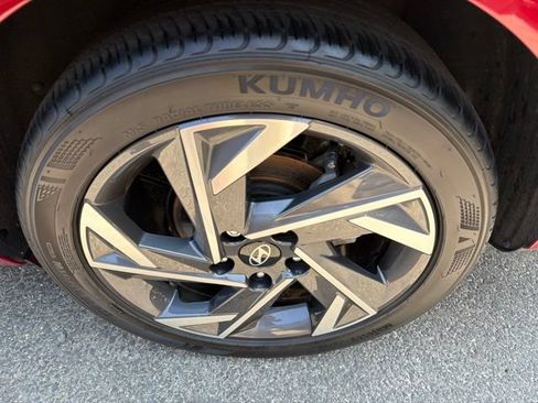 Used 2025 Hyundai Elantra Sport FWD image 9