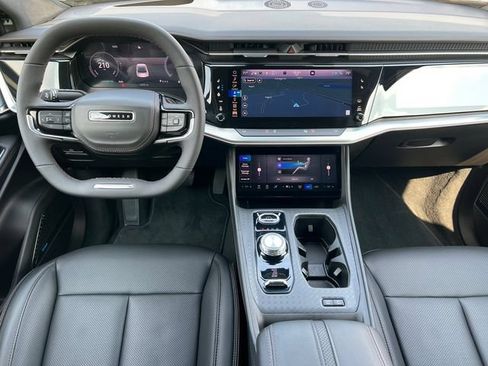 Used 2024 Jeep Wagoneer Limited AWD/4WD image 3