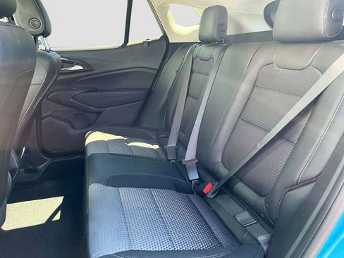 Used 2025 Chevrolet Trax LT FWD image 23