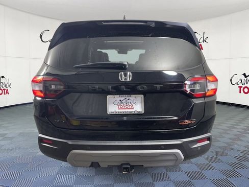 Used 2025 Honda Pilot TrailSport image 6