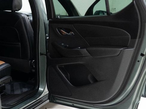 Used 2022 Chevrolet Traverse LT FWD image 20