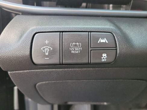 Used 2023 Hyundai Elantra Limited image 31