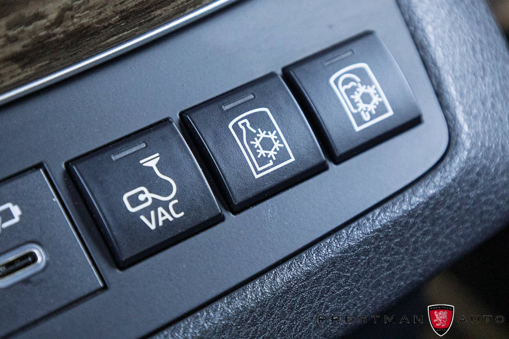 Used 2025 Toyota Sienna Platinum AWD/4WD image 48