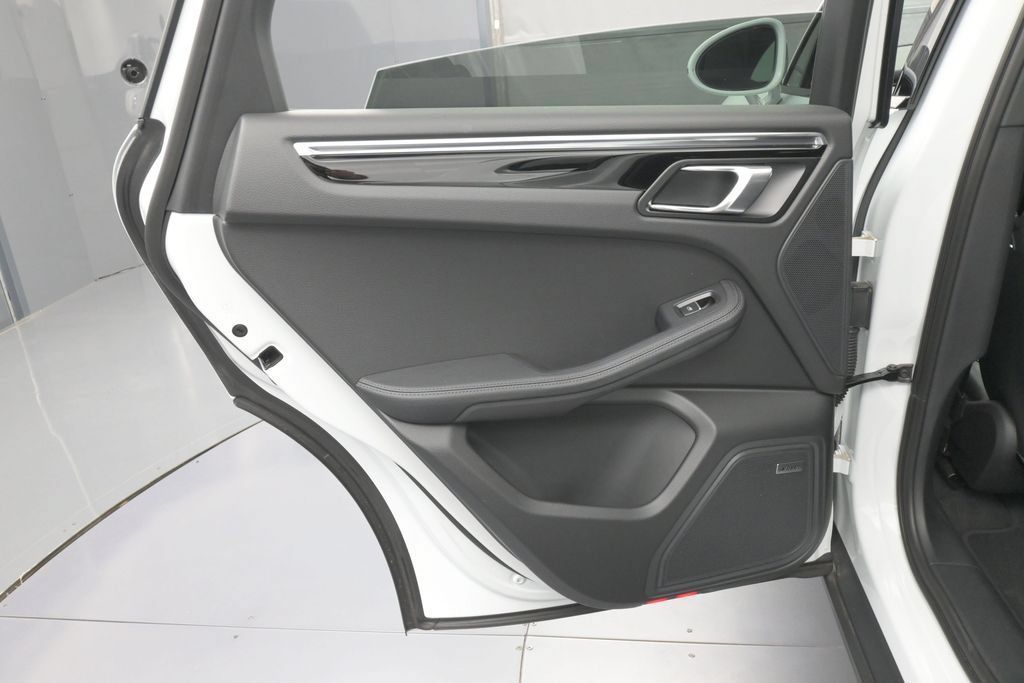 Certified 2026 Porsche Macan AWD/4WD image 22