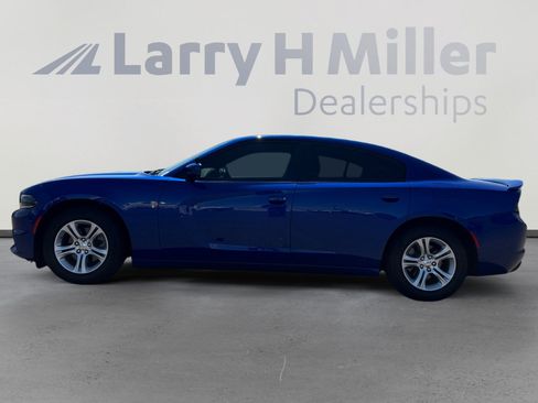 Used 2022 Dodge Charger SXT RWD image 2
