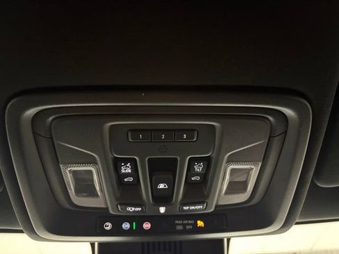Used 2023 GMC Sierra 1500 AT4 w/ Technology Package AWD/4WD image 40