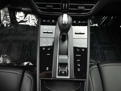 New 2026 Porsche Macan AWD/4WD image 13