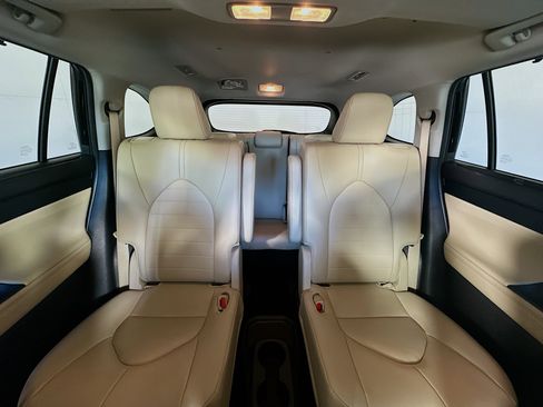 Used 2024 Toyota Highlander XLE image 30