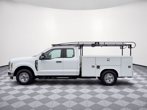 Used 2023 Ford F250 XL w/ XL Driver Assist Package RWD image 2
