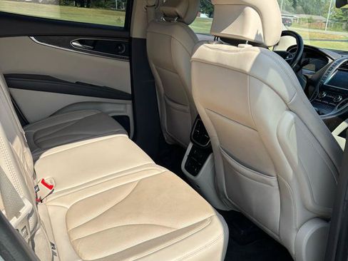 Used 2019 Lincoln Nautilus Reserve FWD image 11