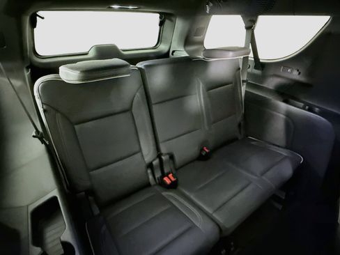 Used 2025 Chevrolet Suburban Premier AWD/4WD image 29