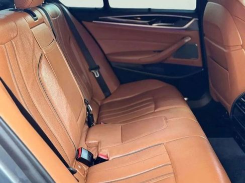 Used 2018 BMW M550i xDrive image 21