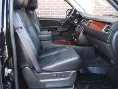 Used 2013 Chevrolet Avalanche LTZ image 6