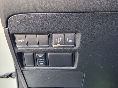 Used 2016 INFINITI QX80 Limited w/ All Season Package image 22