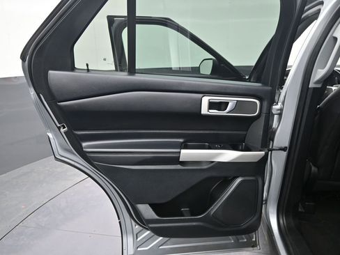 Used 2022 Ford Explorer XLT w/ Equipment Group 202A image 25