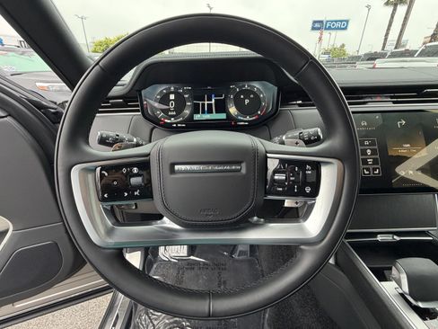 Used 2025 Land Rover Range Rover SE AWD/4WD image 17