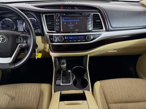 Used 2018 Toyota Highlander Plus FWD image 14